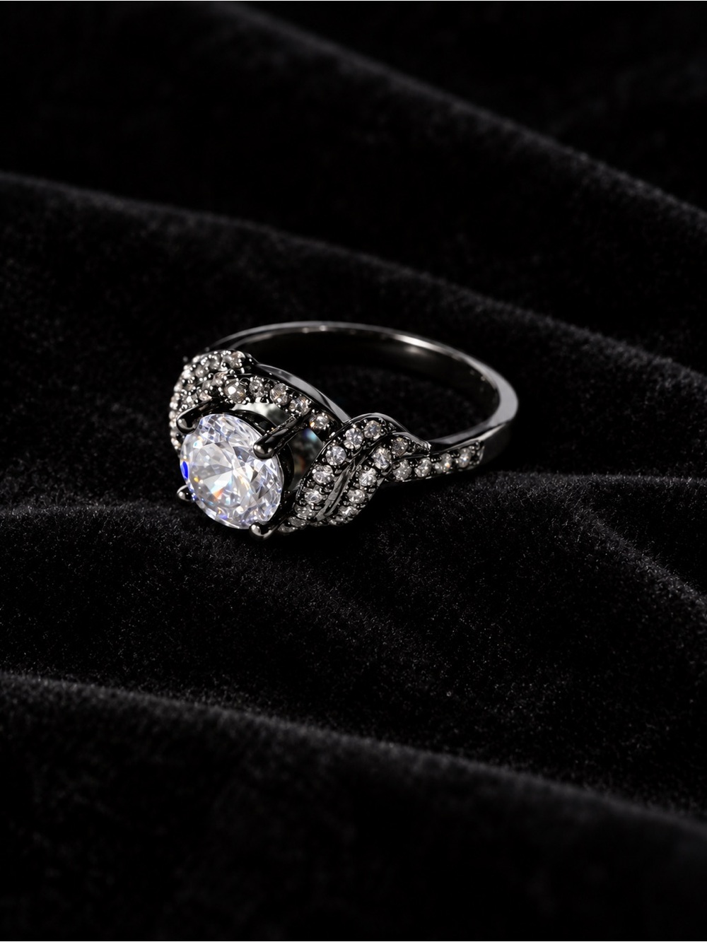 Sparkling Clear Halo Ring in Black Size 8